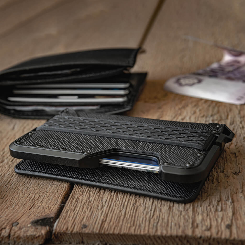 Stashx minimalista pénztárca asztalon 3